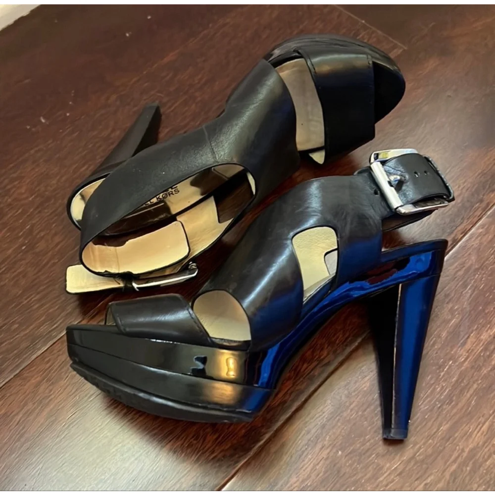 MICHAEL MICHAEL KORS | Black Carla Leather Platform Sandals Size 10